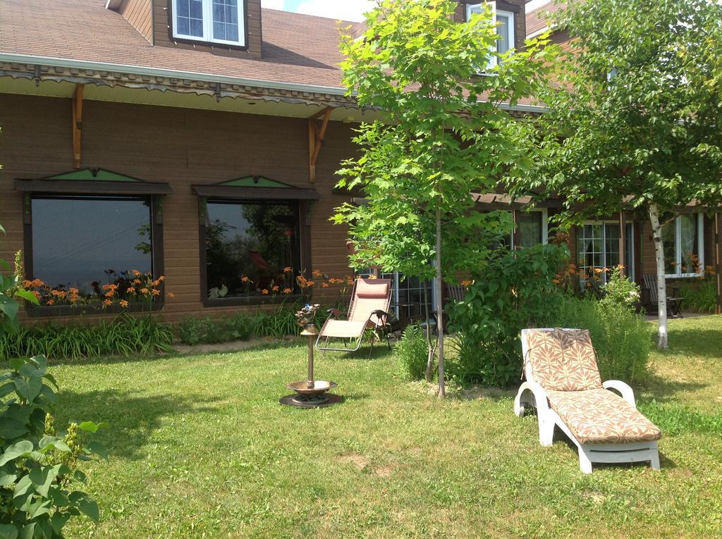 Auberge La Cote D'Or Petite-Riviere-Saint-Francois Exterior photo