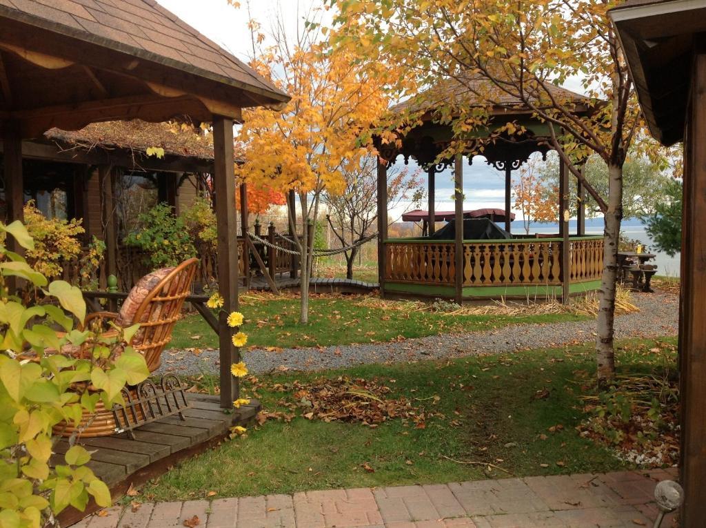 Auberge La Cote D'Or Petite-Riviere-Saint-Francois Exterior photo